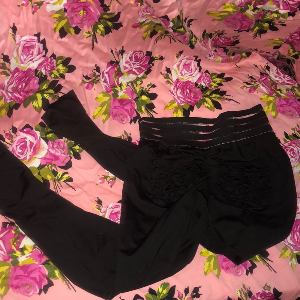 Black high waisted scrunch butt leggings stretchy